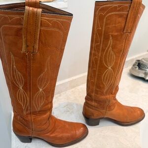 VINTAGE FRYE Embroidered Leather Knee-High Boots size 7 B  Made in the USA